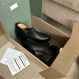 Nisolo "Mia" Everyday Ankle Bootie, Black Leather, Size 8